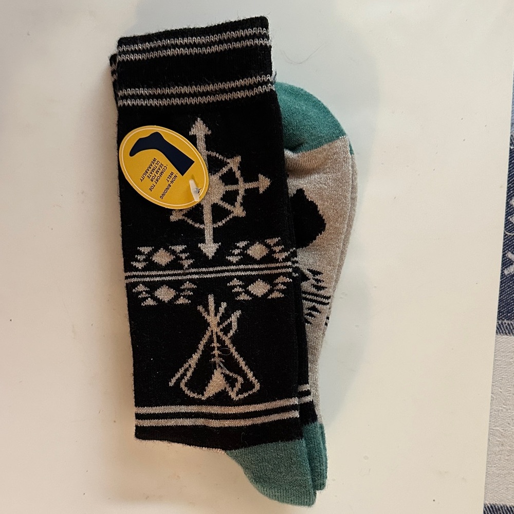 New Tags, Black and Tan Patterned Green Toe/Heal Socks.Size M or L, See new pic.